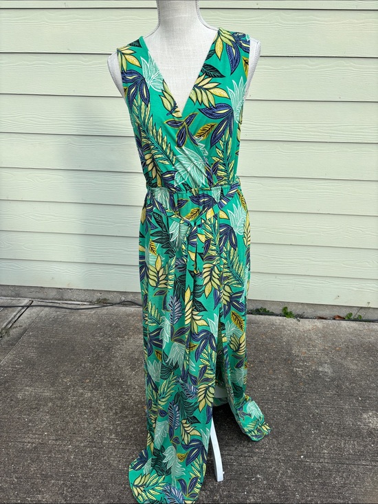 Dresses & Skirts - Tropical Leaf Print Maxi Dress
